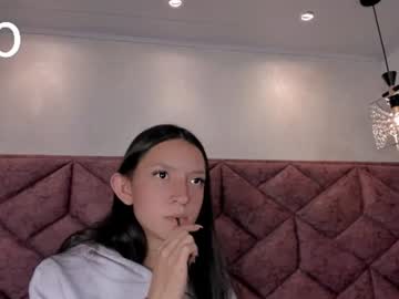 mia_velmont