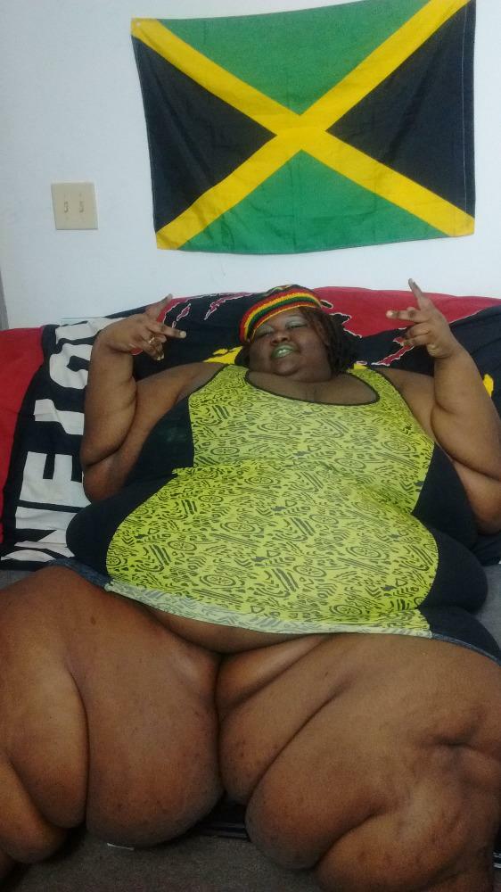 Nicole James aka MzFluff immobile SSBBW feedee — 6