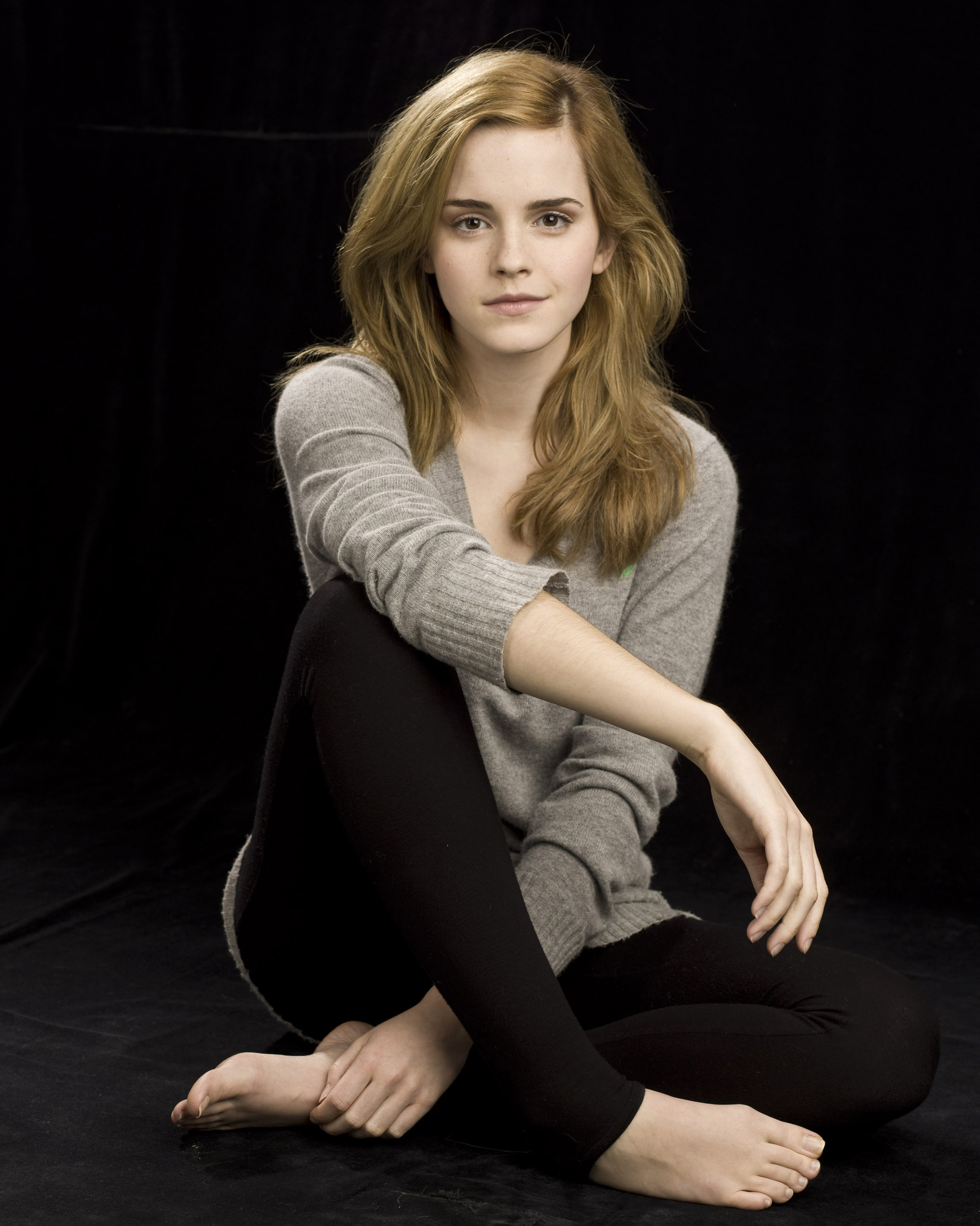 Emma Watson  Sexy Legs and Ass — 39